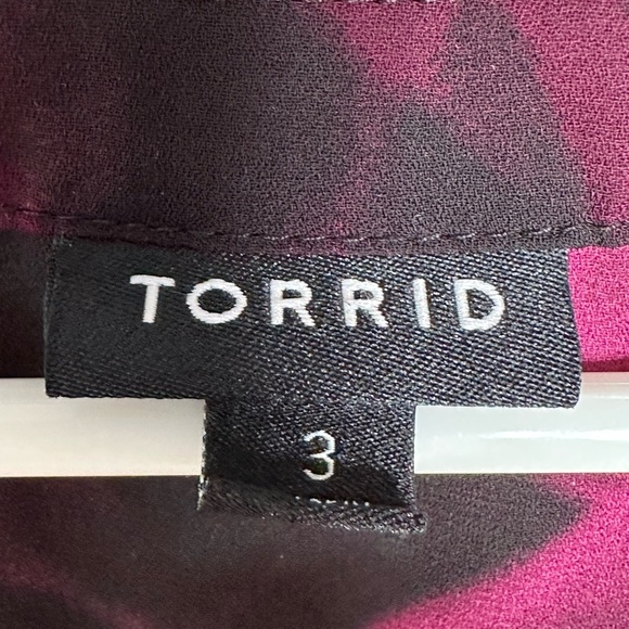 097 Georgette Hi-Low Short Sleeve Blouse - Picture 3 of 7